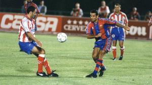 Sergi Barjuan como jugador del FC Barcelona, en la Supercopa de España 96/97