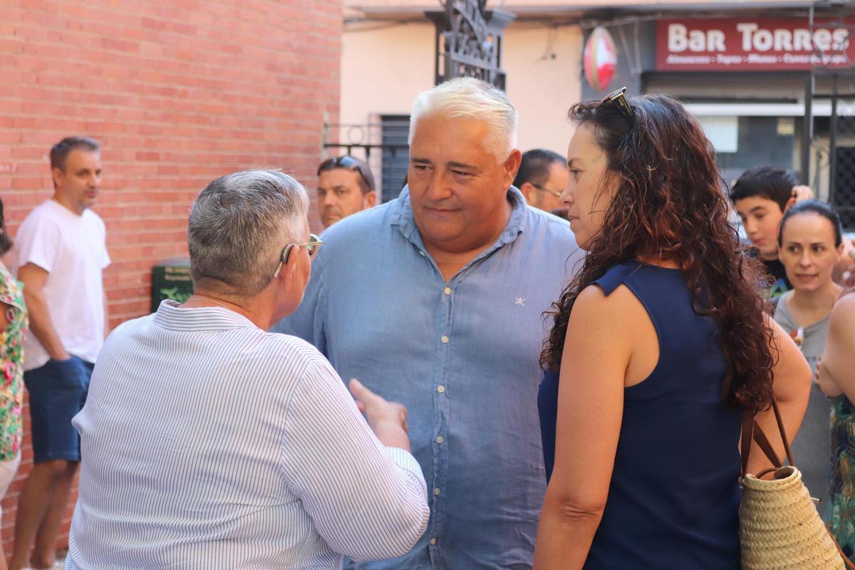 El diputat d'Esports, amb les vicepresidentes de la FPV Elvira López i Susana Martínez.