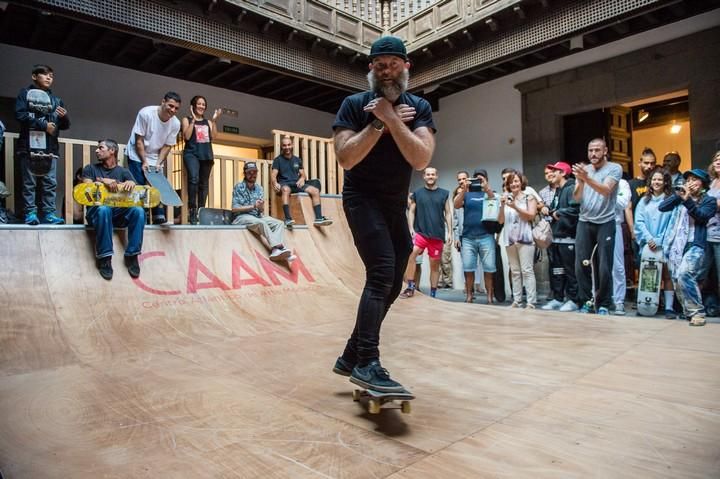 Inauguración de la exposiciones de Shaun Gladwell en Los Balcones 9 y 'Anatomía de lo leve' en San Antonio Abad, con performance de Esther Aldaz. CAAM, Centro Atlántico de Arte Moderno.  7 de julio de 2017