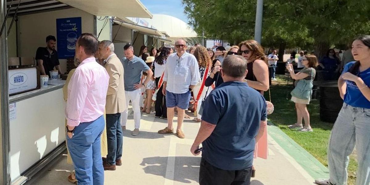 El paseo Fora Forat se ha convertido en el punto de ncuentro para disfrutar del langostino de Vinaròs.