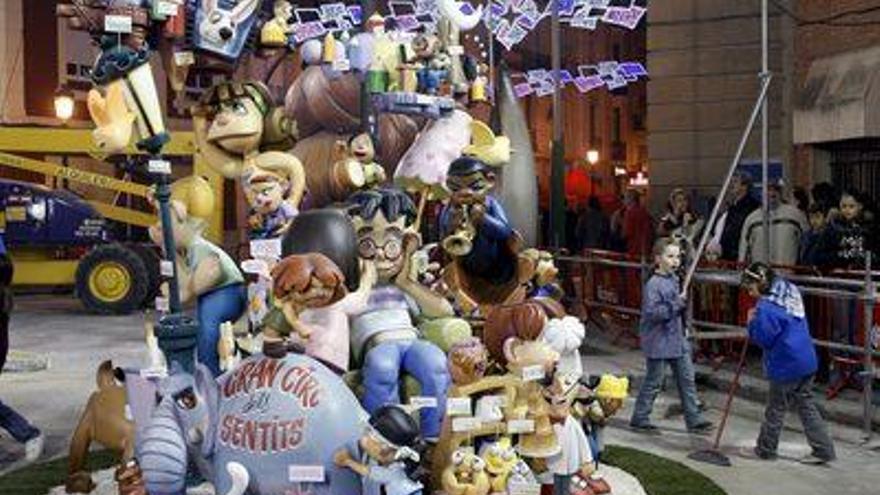 Las fallas infantiles inician la fiesta grande con relatos históricos y ecología