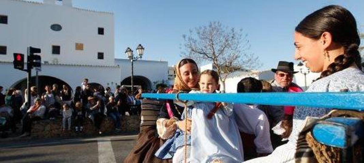 Desfile de carros en la fiesta de Sant Isidre.