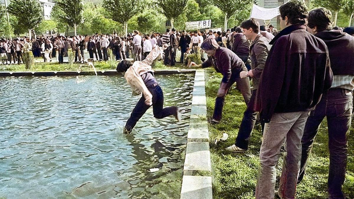 Fiesta universitaria conocida como apertura paralela, 1985