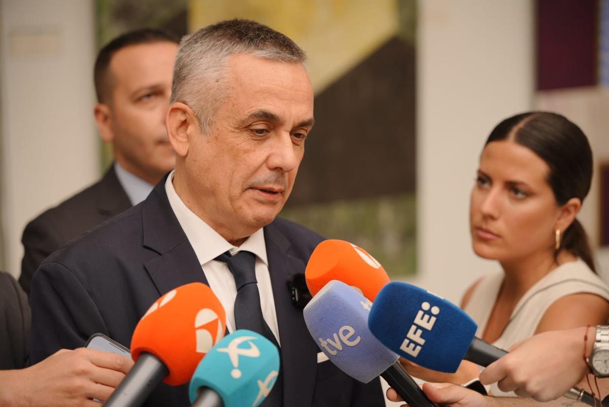 Las imágenes del pleno de la Asamblea de Extremadura en el que Gallardo ha tomado posesión como diputado