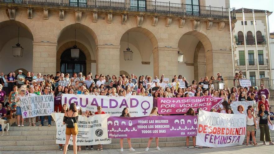 Cáceres muestra su repulsa a &#039;La Manada de Manresa&#039; y su apoyo a la víctima