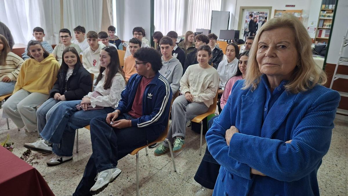 Carme Riera en el instituto Elisa y Luis Villamil, de Vegadeo.