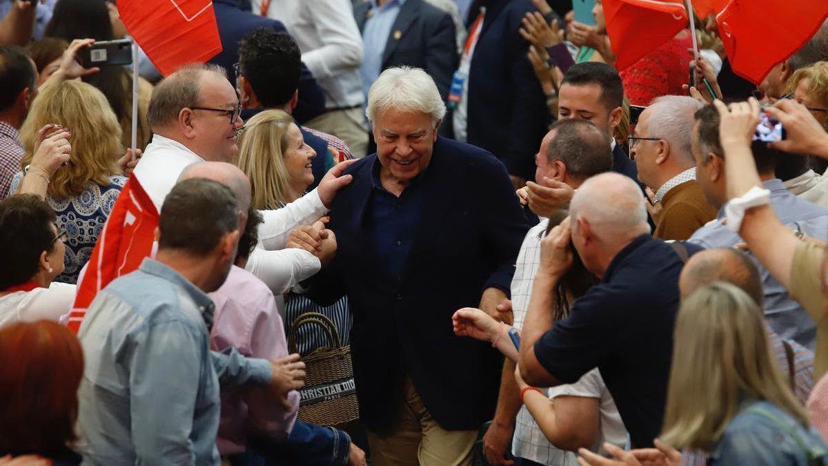 Felipe González en el acto en Sevilla.