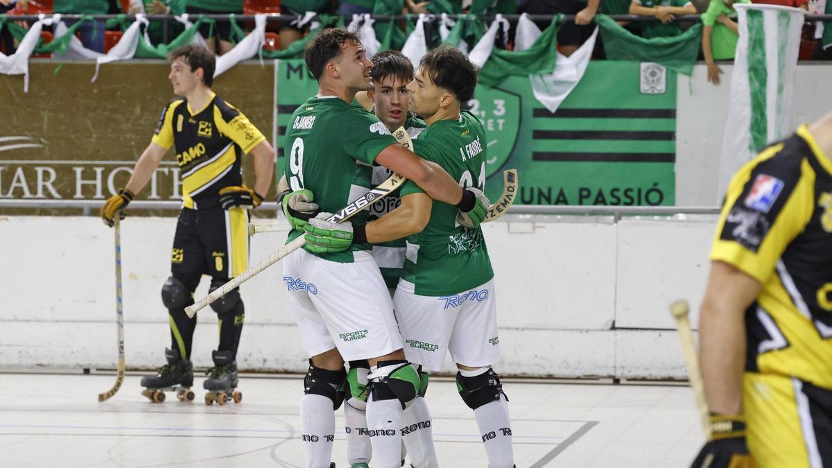 El Lloret, celebrant un gol.