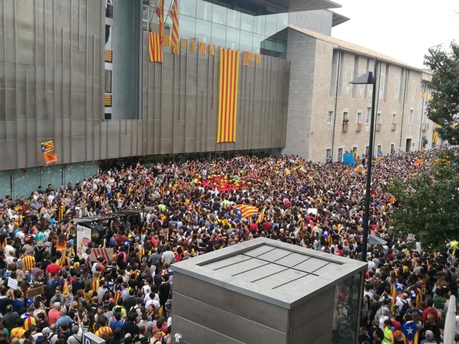 Concentració a la seu de la Generalitat a Girona