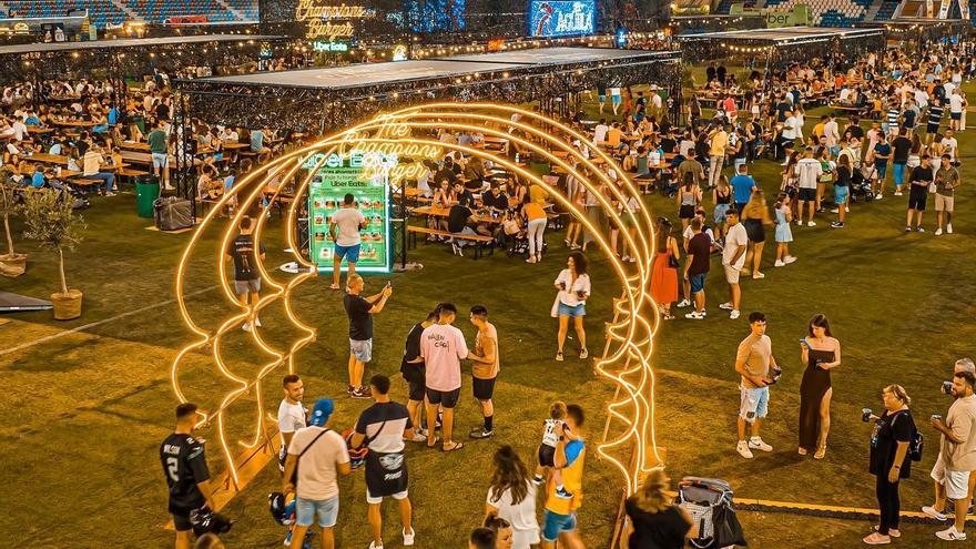 Lleno en la apertura de The Champions Burguer en València en busca de la “mejor hamburguesa de Europa”