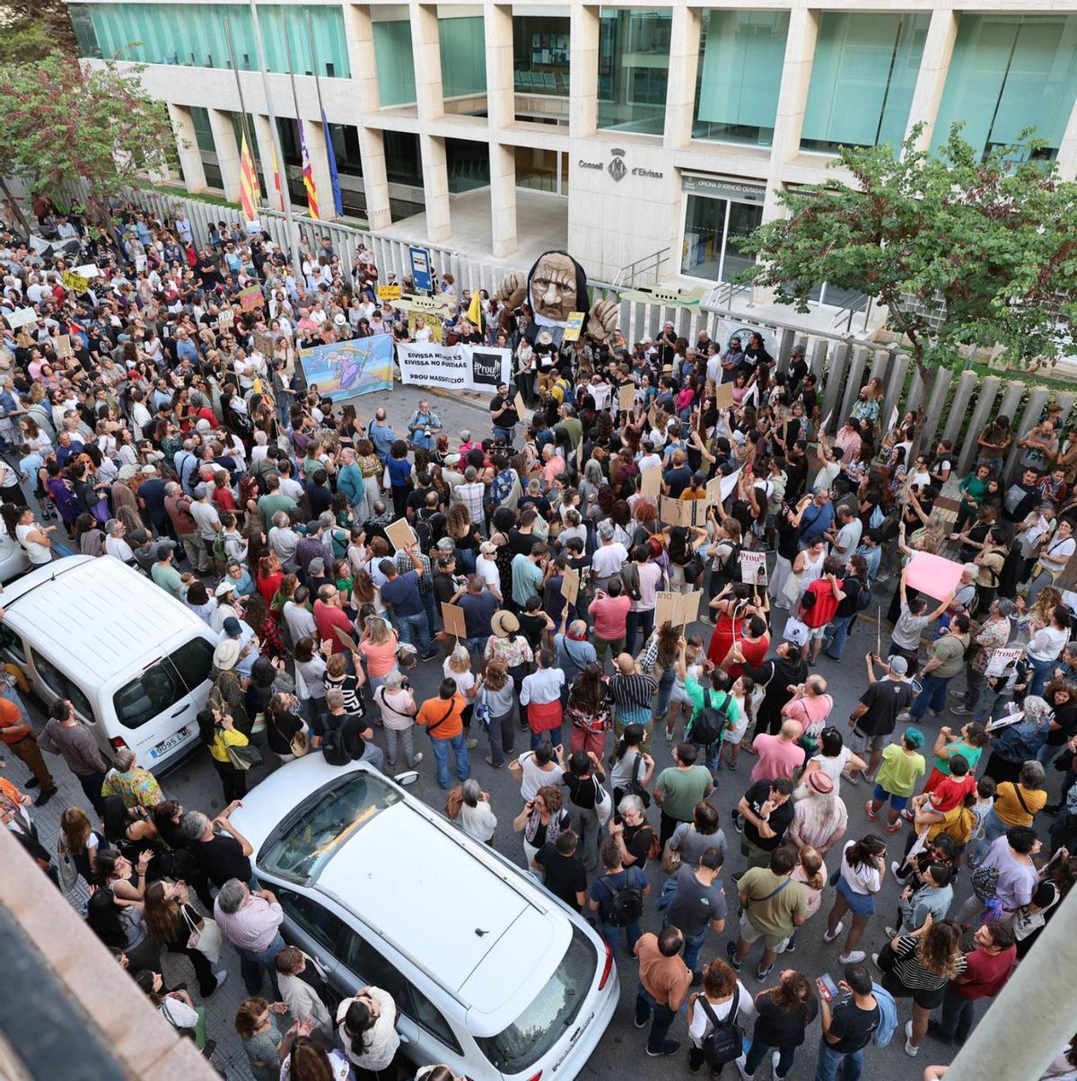 Concentración el viernes ante la sede del Consell.