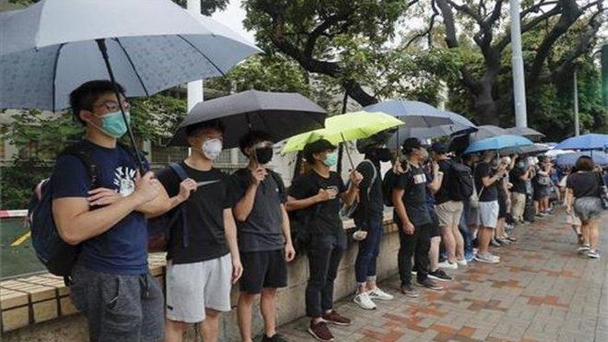 Estudiantes de secundaria apoyan con una huelga las protestas en Hong Kong