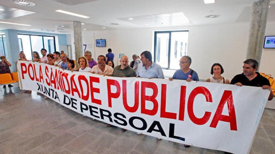 Protesta ayer en el nuevo hospital de Vigo // MARTA G. BREA