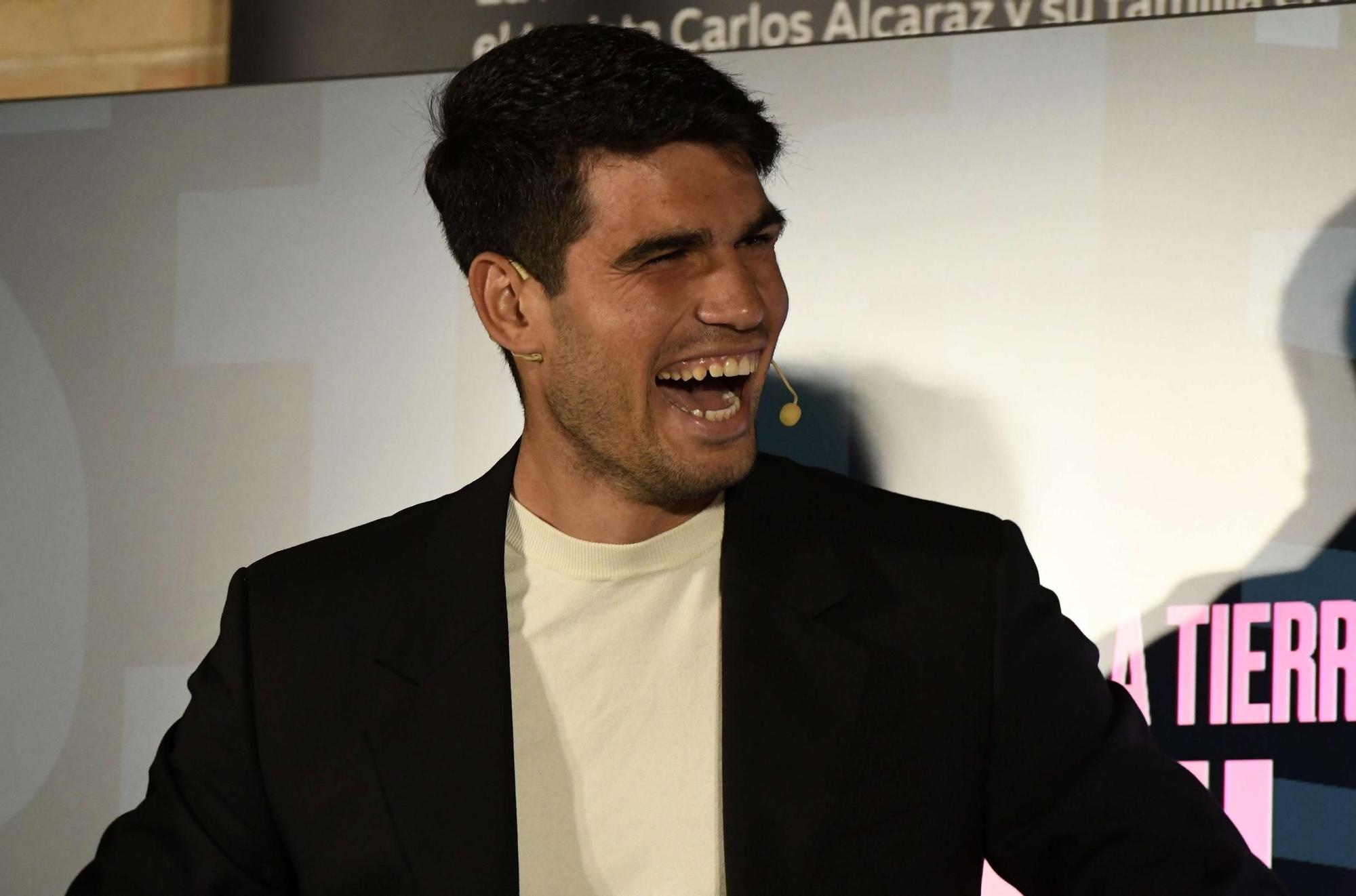 Así ha sido la inauguración de la exposición de Carlos Alcaraz en la Cárcel Vieja de Murcia