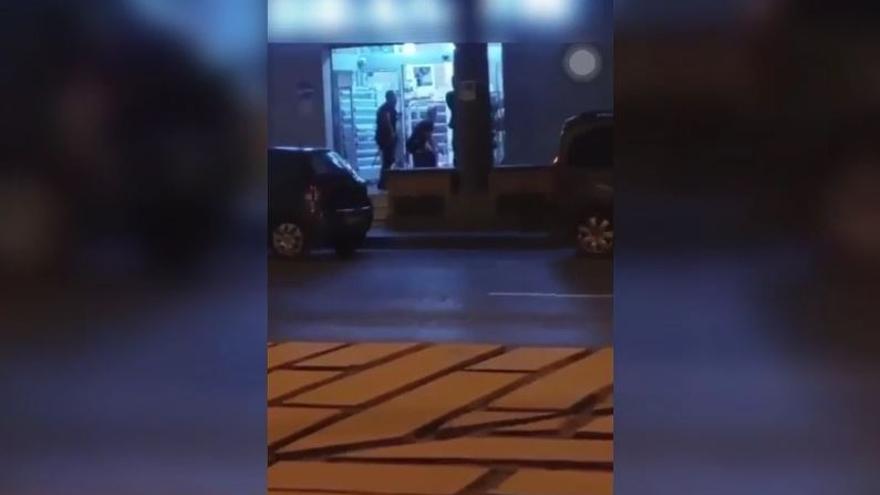 La Policía dispara en un pie a un hombre que amenazaba con un hacha en Elda