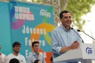Juanma Moreno apela a los jóvenes a que expresen su rebeldía votando: "Sois arquitectos de la Europa del futuro"