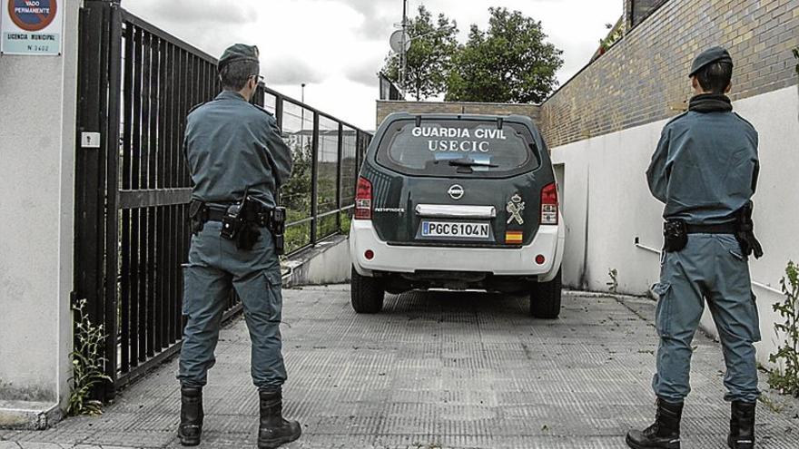 La Guardia Civil de Cáceres lleva a cabo una redada antidroga en Casa Plata