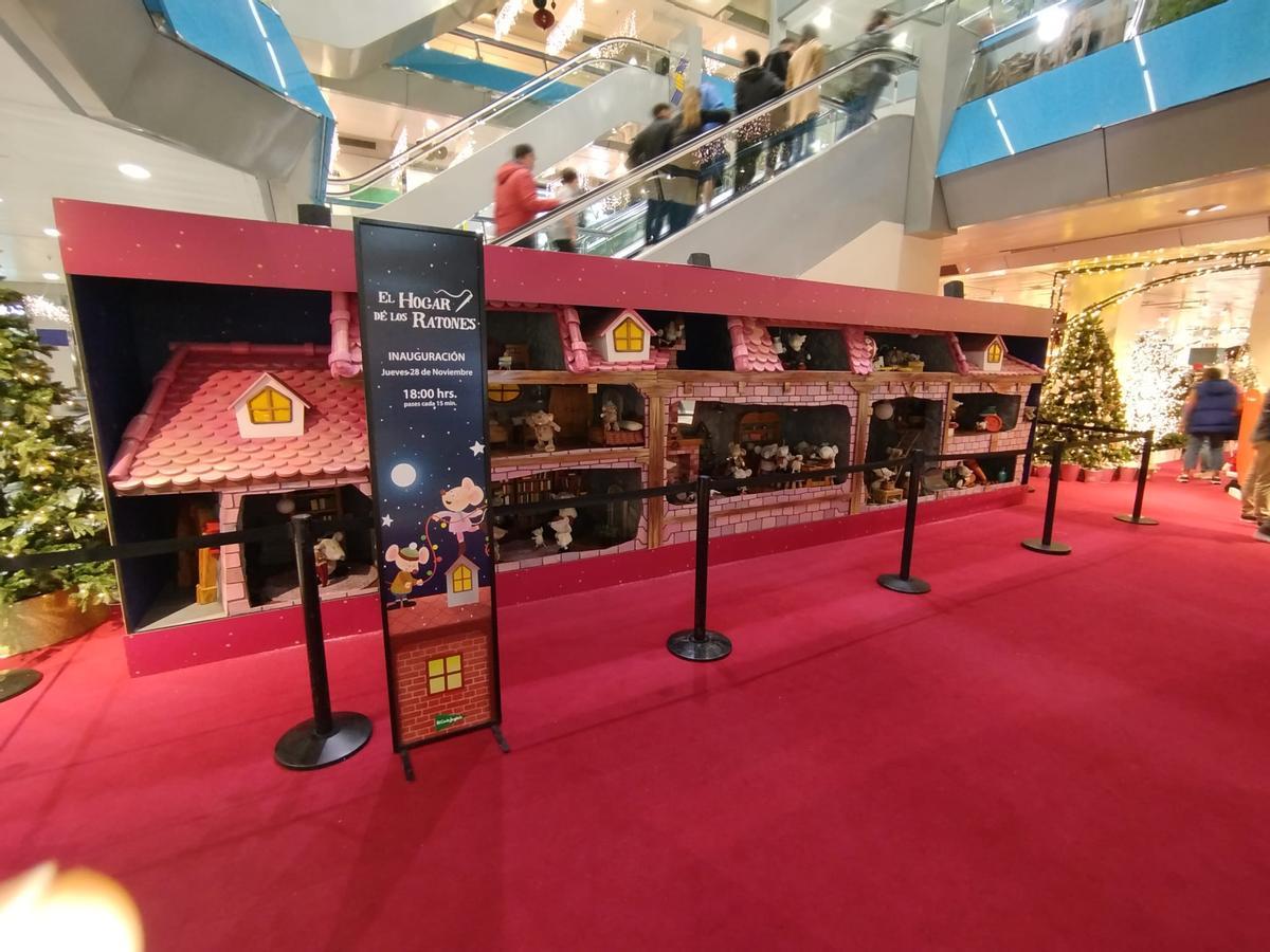 Exposición del "Hogar de los Ratones" en el Corte Inglés de Oviedo