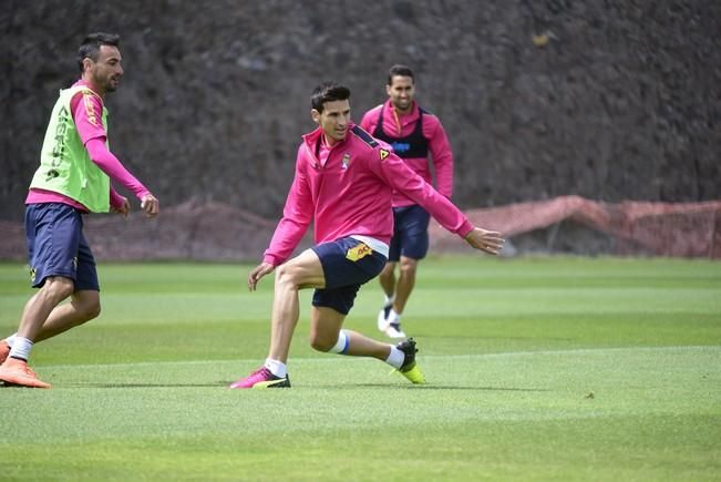 Entrenamiento de la UD Las Palmas en Barranco ...