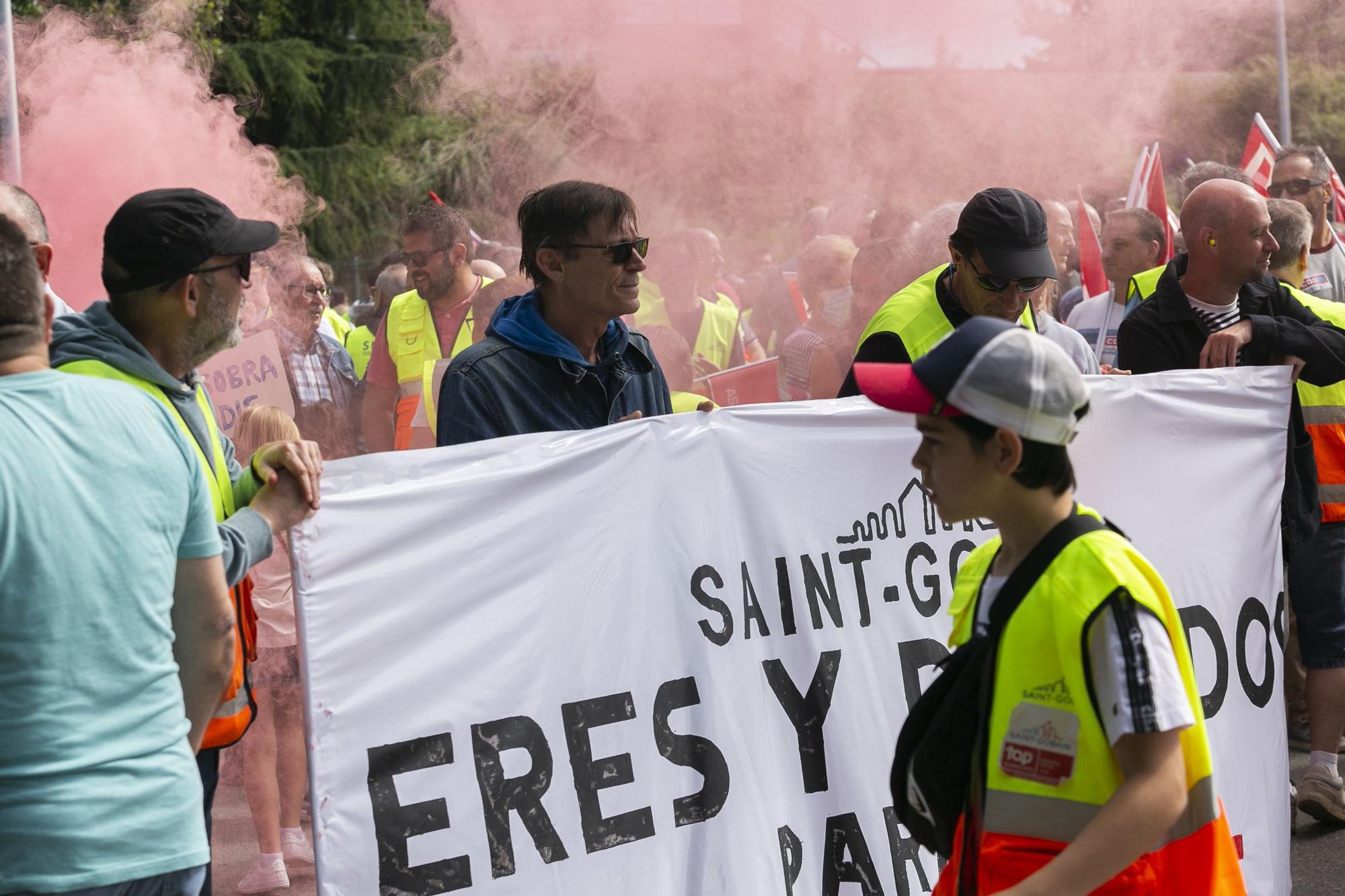 Los trabajadores de Saint-Gobain salen a la calle para frenar los despidos en Avilés