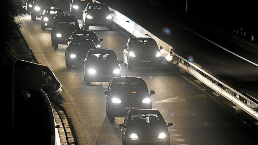 Circulació intensa, el dia de Tots Sants, a la C-55, als Comtals de Manresa, al punt on s&#039;acaba el doble carril