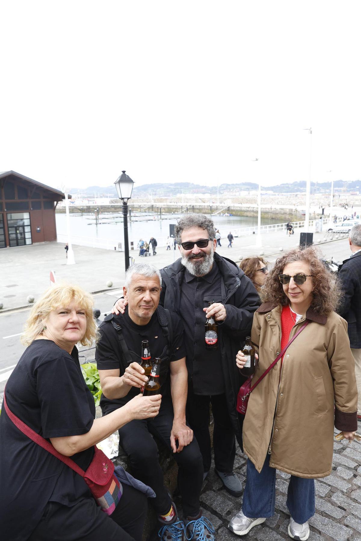 Semana Santa con "sabor a verano" en Gijón: en imágenes Semana Santa con "sabor a verano" en Gijón: en imágenes