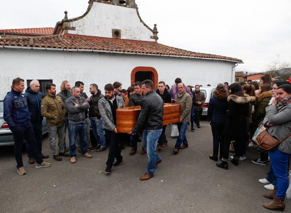 Funeral multitudinario de Rubén Fonseca, el fallecido en el incendio de El Berrón