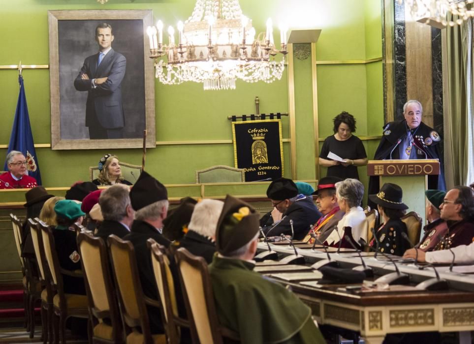 Acto de las cofradías en el Ayuntamiento de Oviedo