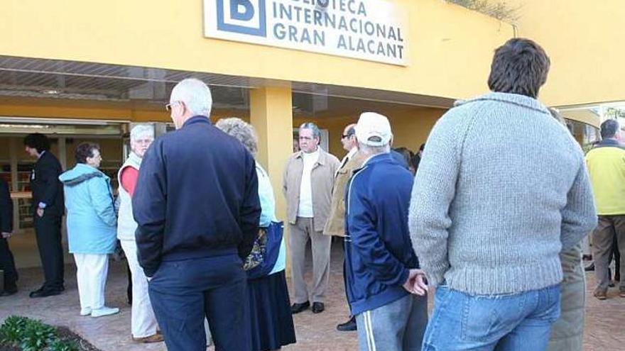 Las primeras sesiones se celebran en la biblioteca de Gran Alacant