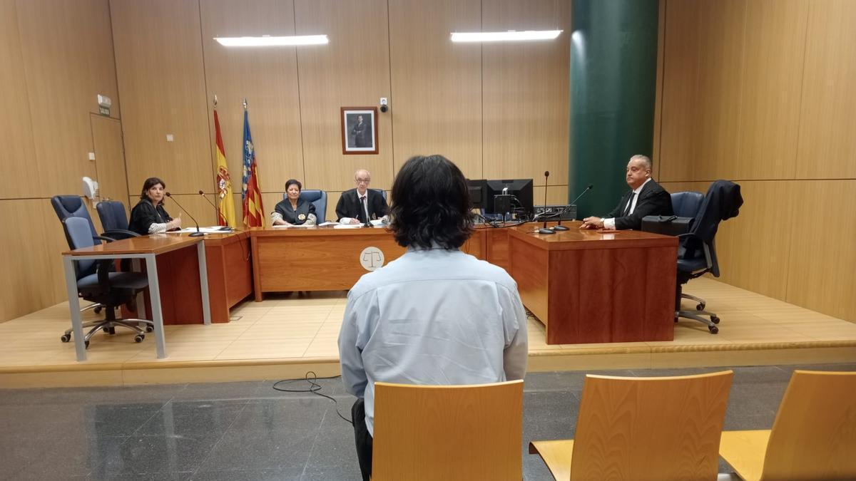 El condenado, este lunes, en el juicio donde reconoció haber violado a su pareja