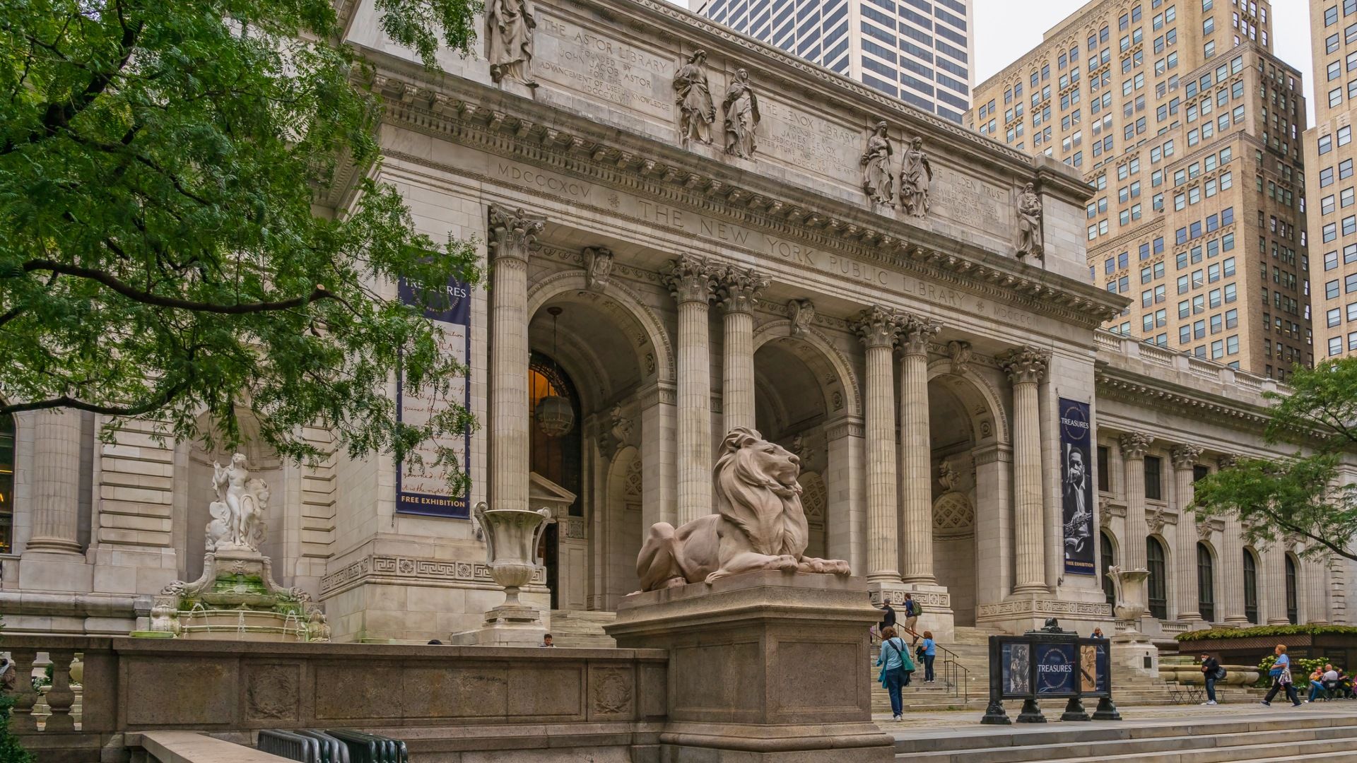 Pasa a la posteridad dejando una huella imborrable en la Biblioteca Pública de Nueva York.