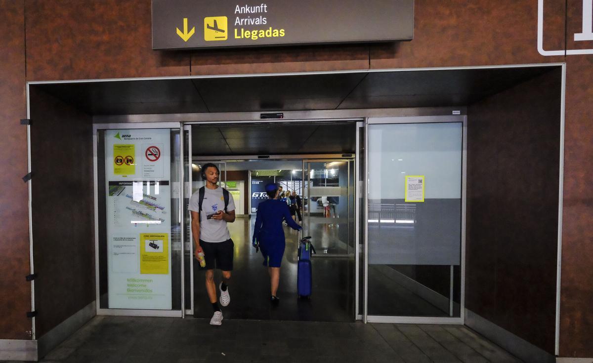 La llegada de los jugadores del CB Gran Canaria tras su descenso