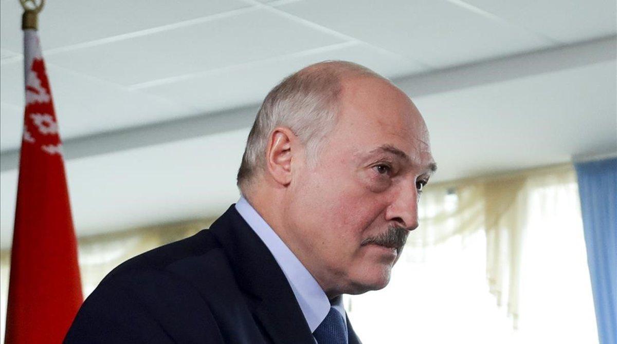 zentauroepp54422983 belarusian president alexander lukashenko walks after voting200809135037