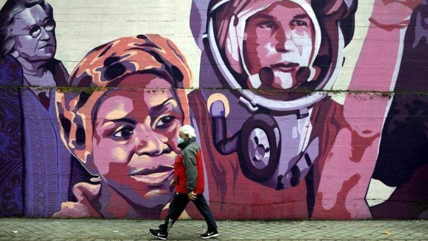 El barrio de Torrero replica el mural feminista de Ciudad Lineal