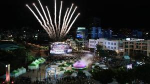 Espectáculo de fuegos artificiales durante la inauguración del Campeonato Mundial de Natación FINA 2019 en Gwangju, Corea del Sur. El Campeonato Mundial de Natación 2019 de FINA se desarrollará del 12 al 28 de julio en Gwangju y Yeosu.