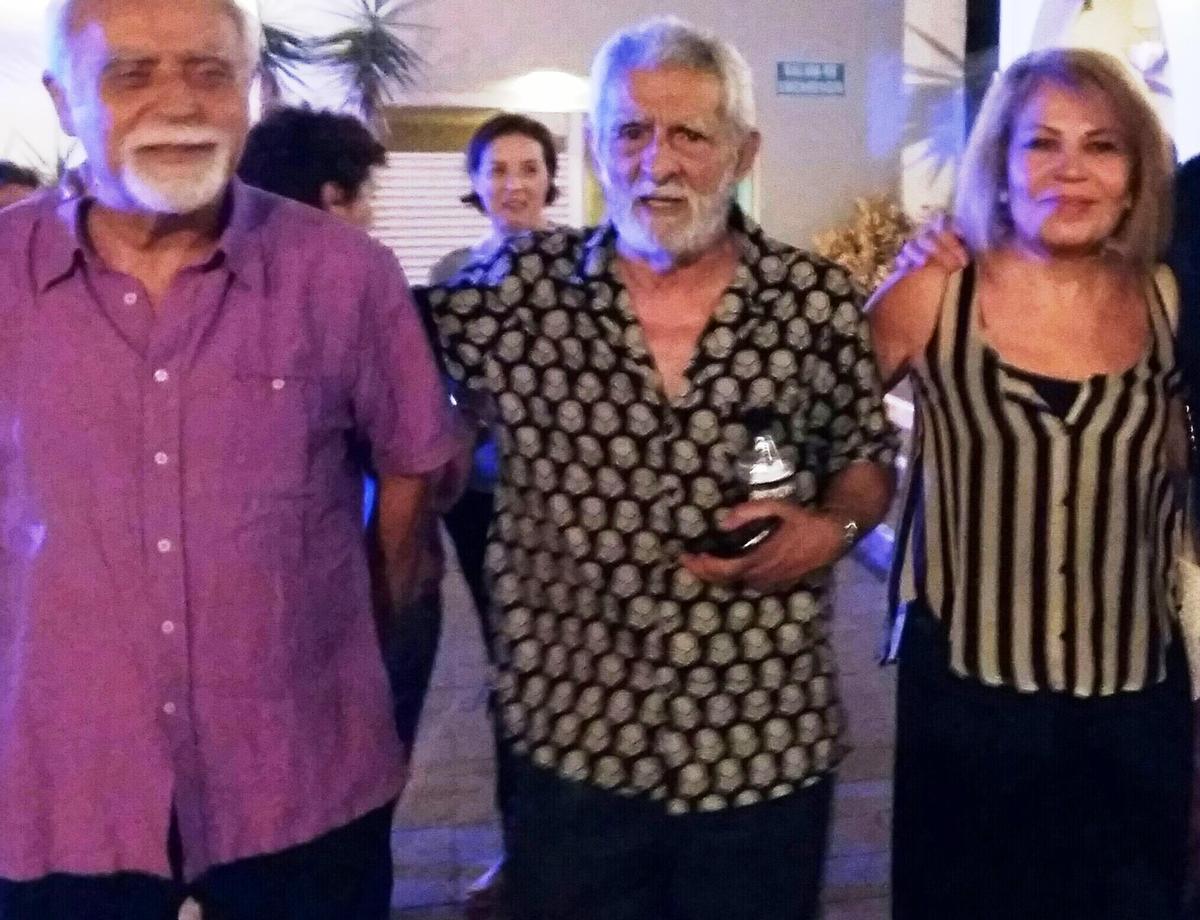 José Manuel Villafaina, Juan Margallo y la profesora/actriz hispanovenezolana Diana Carmen Cortés, en la entrega de uno de sus premios