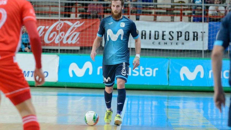 El vigués Adrián Alonso, Pola, durante un partido con el Movistar Inter. // @Pola7Oficial