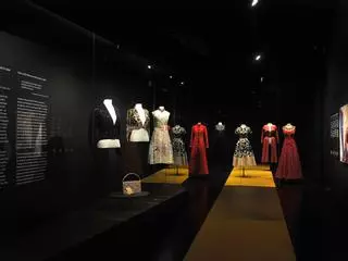 La colección de alta costura de Gala Dalí se expone en Púbol