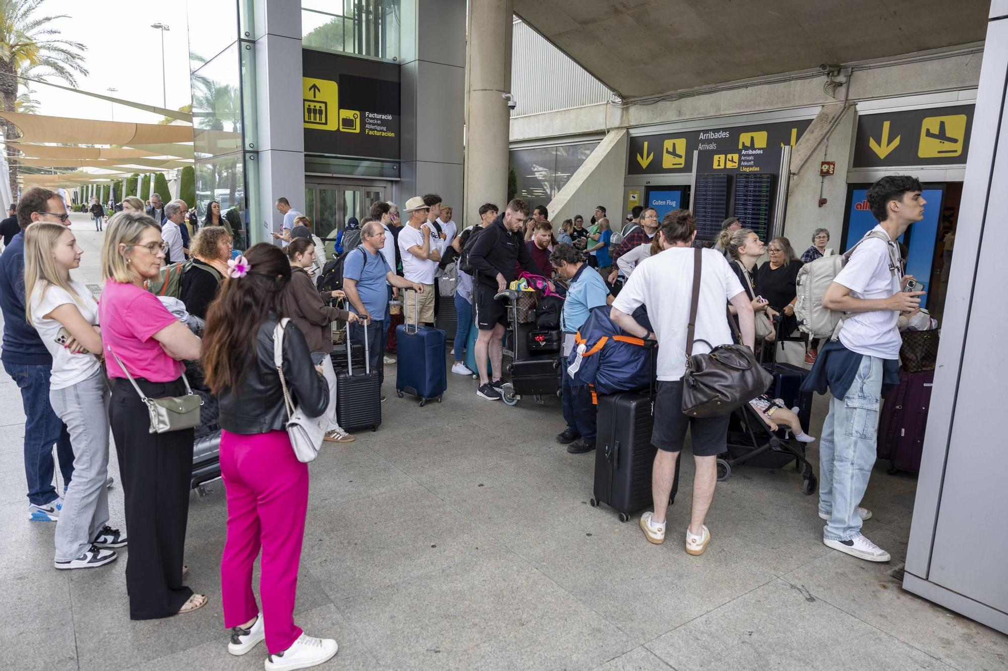 El aeropuerto de Mallorca opera más de 3.000 vuelos durante el puente de mayo