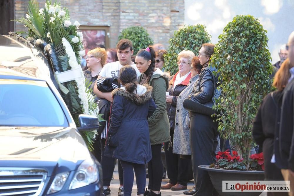 Dolor en el funeral de Natalia