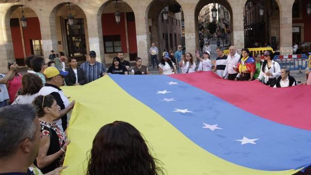 Velas por Venezuela en la plaza Mayor.