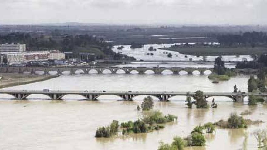 La crecida del Guadiana afecta de forma &quot;notoria&quot; a las obras en Badajoz