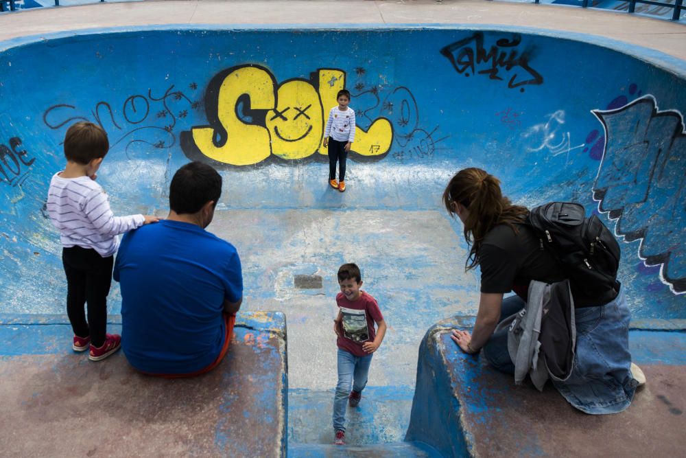 Actividades en el jardín del Túria, el antiguo cauce del río en València.