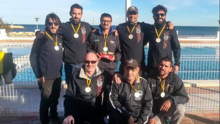 El equipo masculino veterano del Club Náutico de Altea.