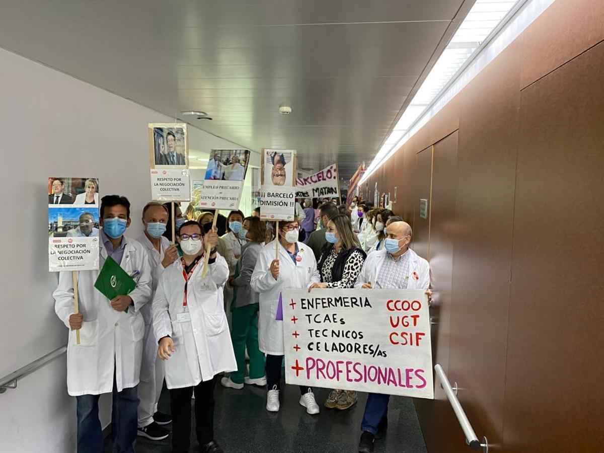 Protesta de los sindicatos para reclamar una ampliación de plantilla en el Provincial.