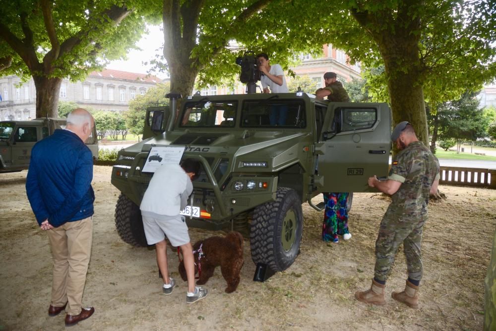 La Brilat expone sus carros y equipos por el Día de las Fuerzas Armadas