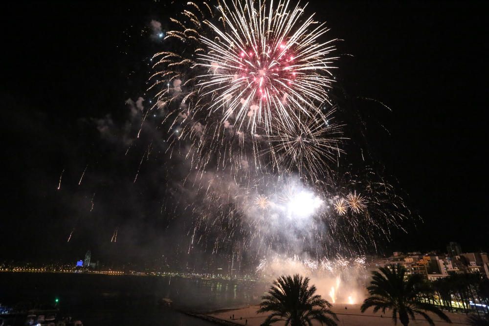 El desfile y el castillo de fuegos ponen fin a las fiestas patronales.