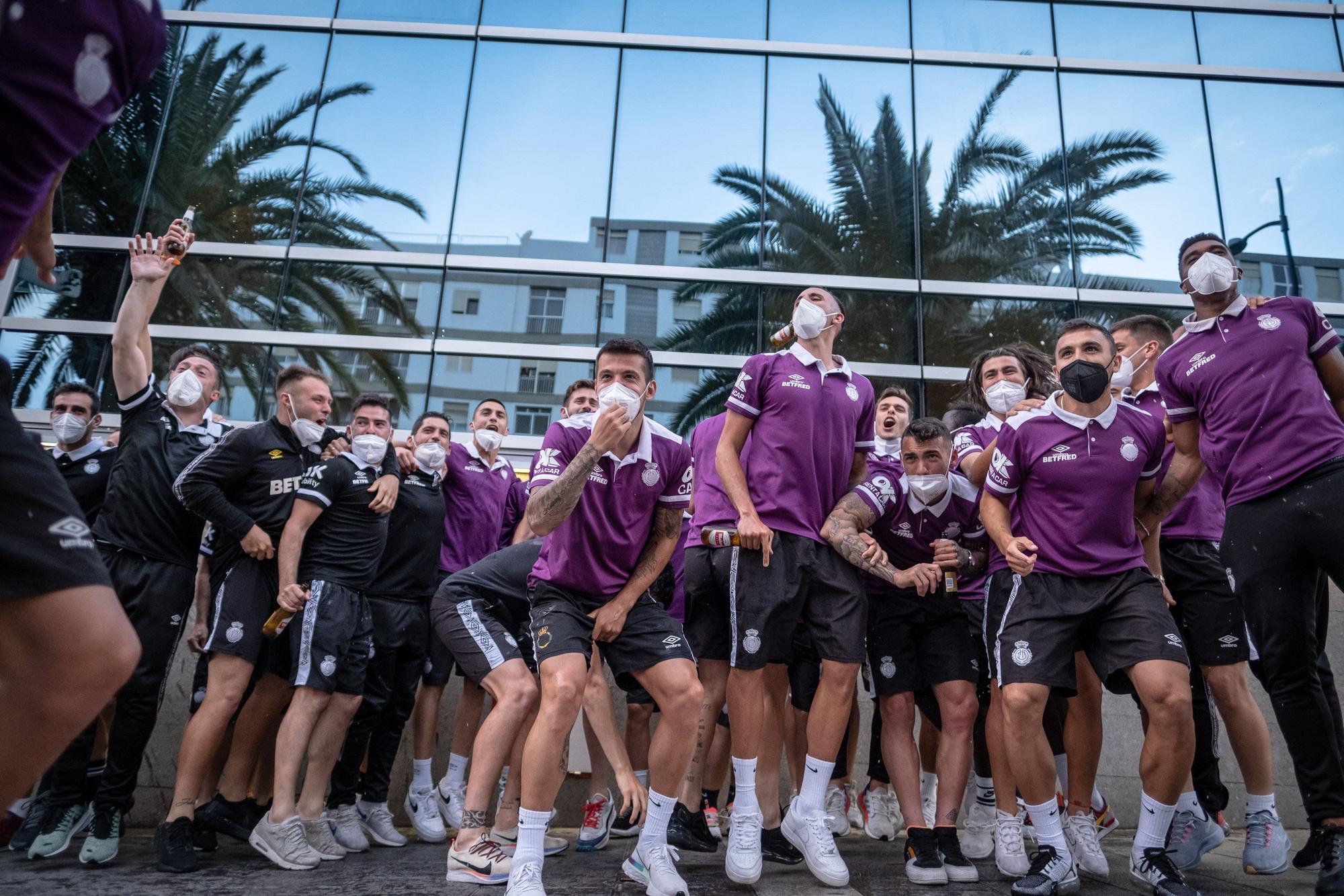 Los jugadores del Mallorca celebran que el ascenso a Primera