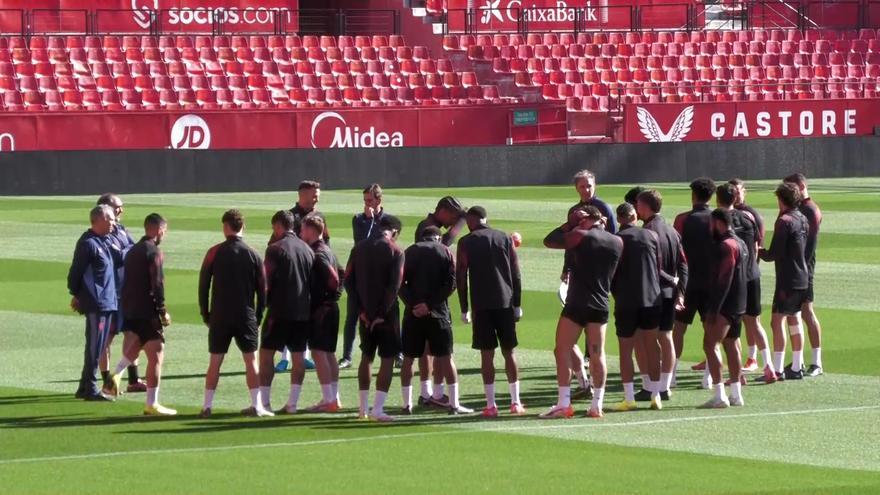 Caparrós dirige el entrenamiento del Sevilla