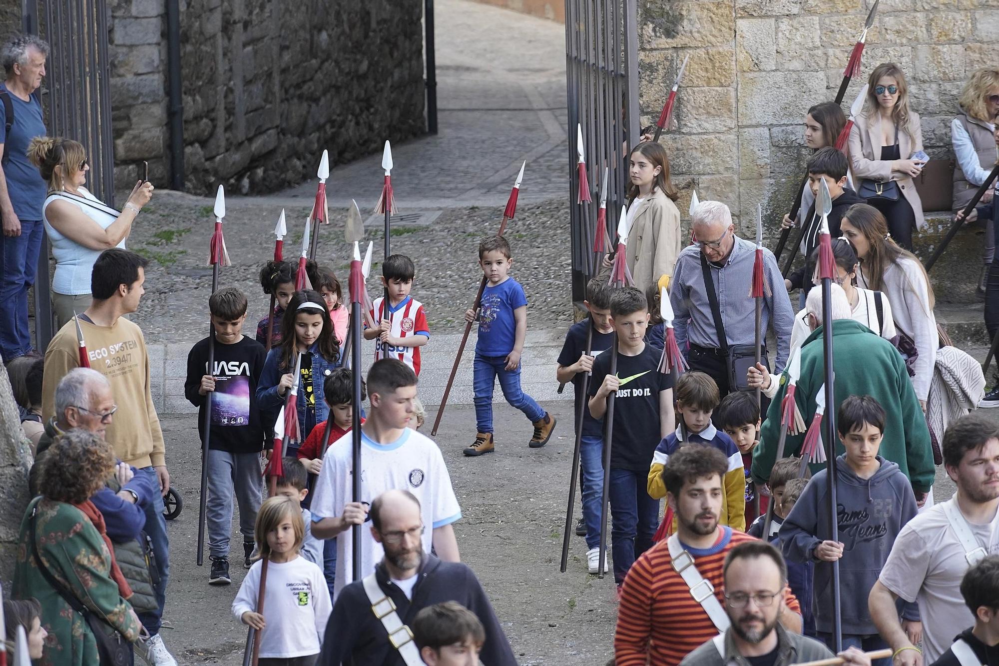 Els infants de Girona es converteixen en autèntics manaies per un dia